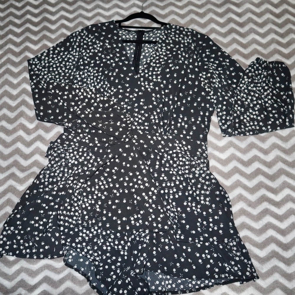 Stylish romper. Purchased from a amazon(forgot the brand). Never worn!
